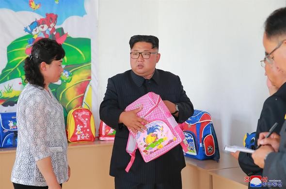 Kim Jong-un  ilk kez herkesin içinde eleştirdi