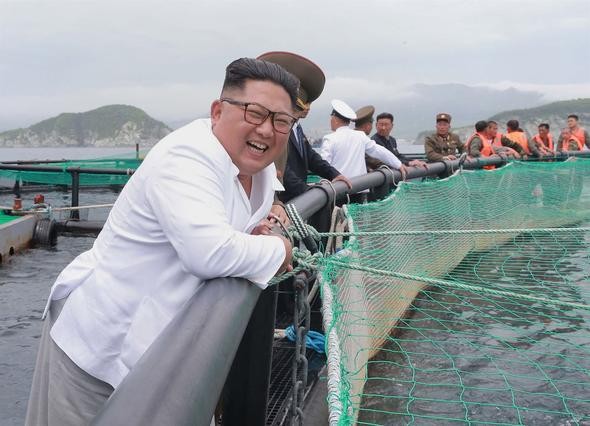 Kim Jong-un  ilk kez herkesin içinde eleştirdi