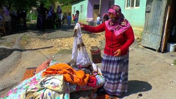 Sandıkta sakladığı 155 bin lirası kül oldu