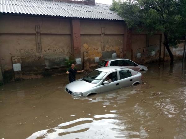 İstanbullular yağmura yakalandı