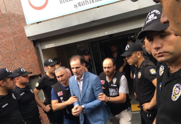 Adnan Oktar ve 'kedicikler'i cezaevine gönderildi