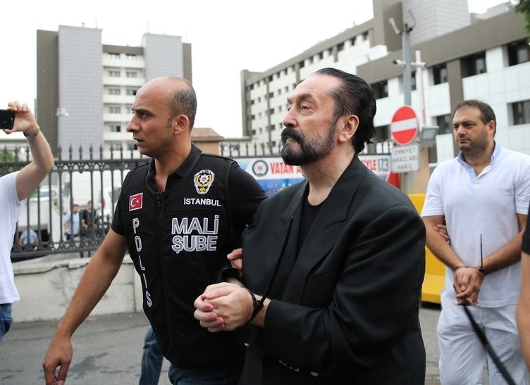 Adnan Oktar ve 'kedicikler'i cezaevine gönderildi