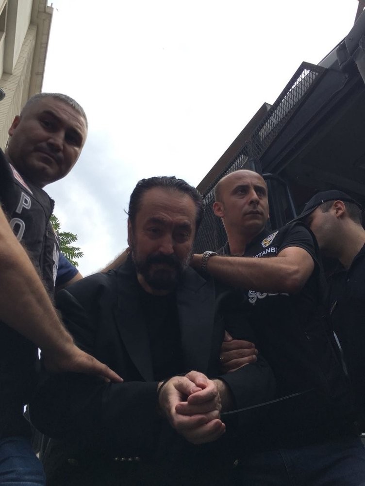 Adnan Oktar ve 'kedicikler'i cezaevine gönderildi