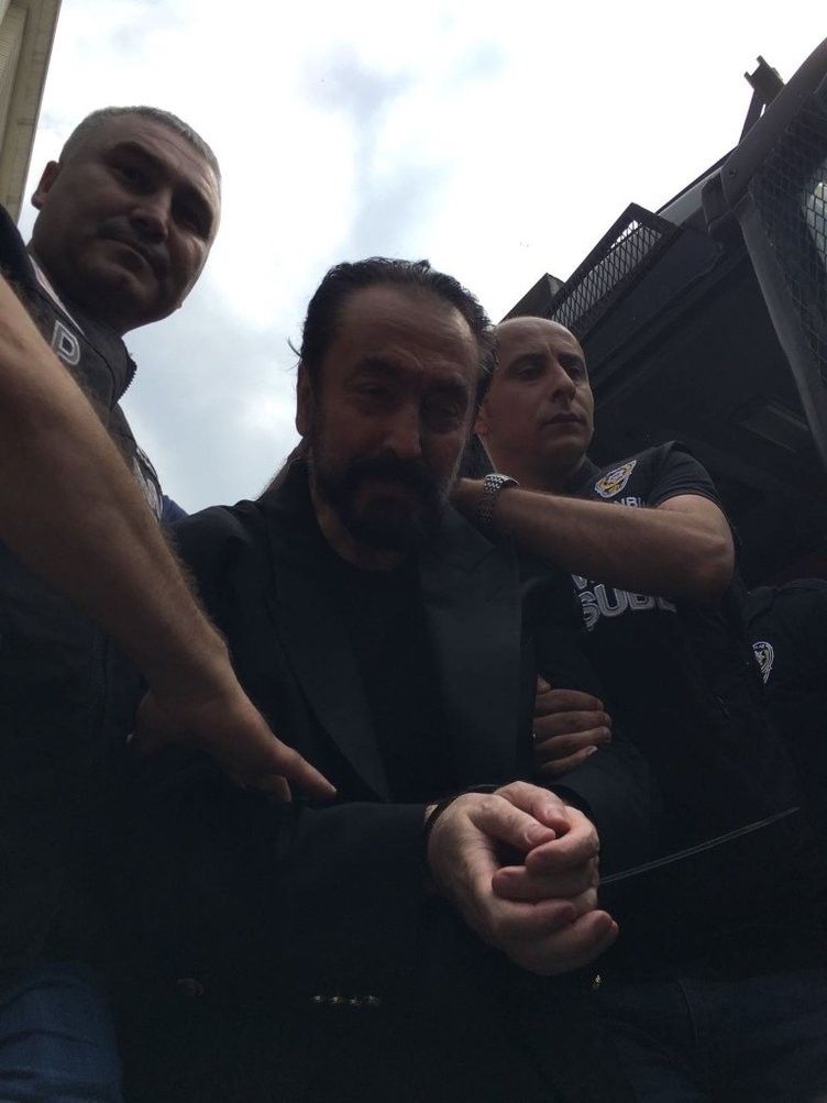 Adnan Oktar ve 'kedicikler'i cezaevine gönderildi