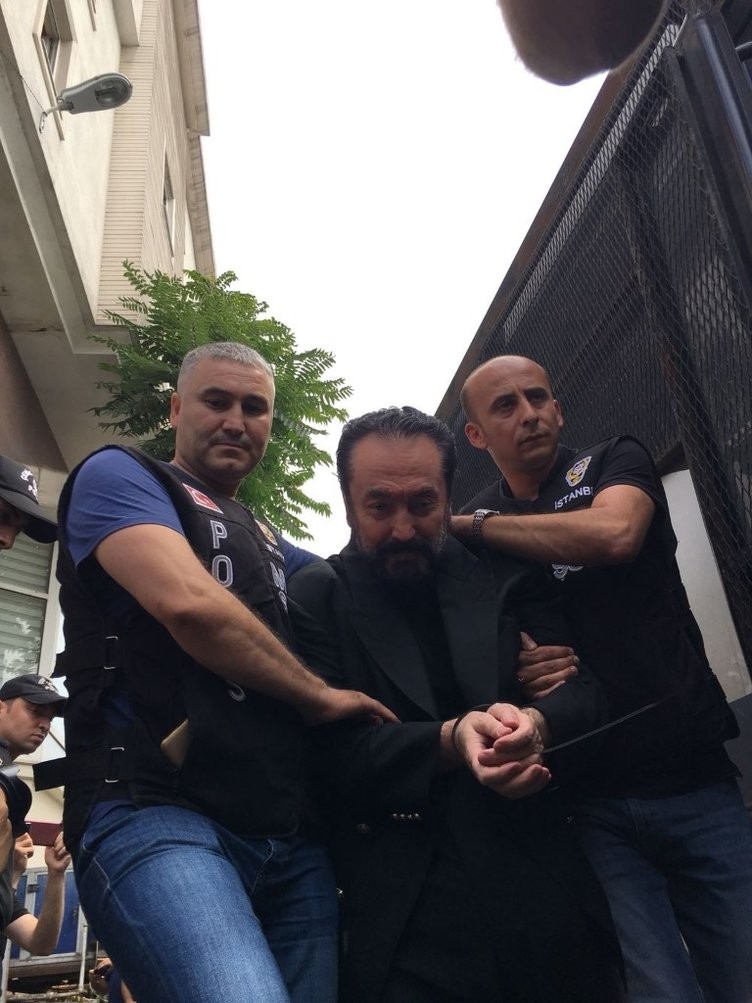 Adnan Oktar ve 'kedicikler'i cezaevine gönderildi