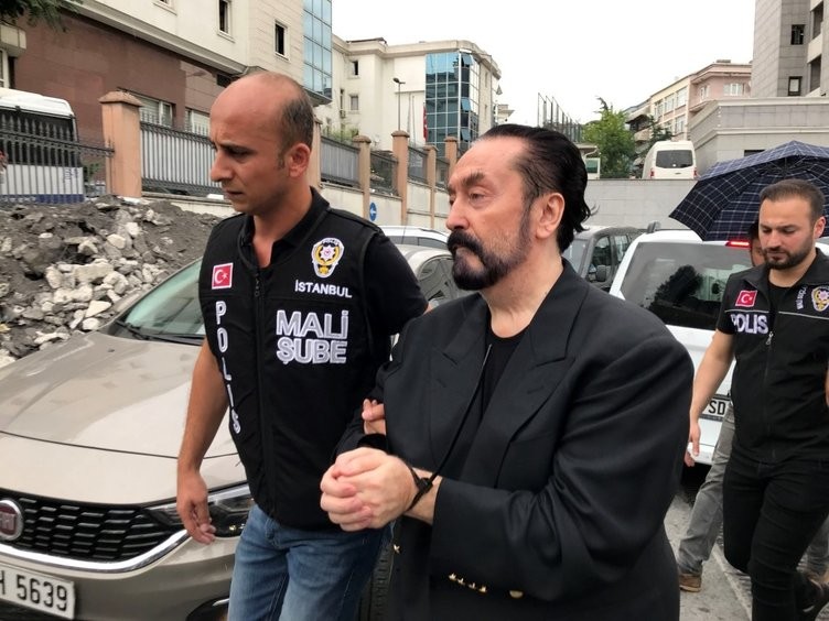 Adnan Oktar ve 'kedicikler'i cezaevine gönderildi