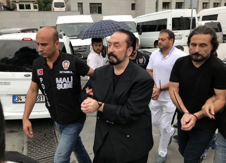 Adnan Oktar ve 'kedicikler'i cezaevine gönderildi