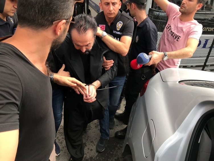 Adnan Oktar ve 'kedicikler'i cezaevine gönderildi