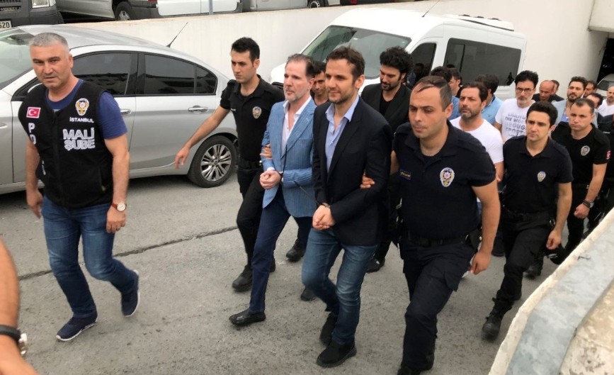 Adnan Oktar ve 'kedicikler'i cezaevine gönderildi