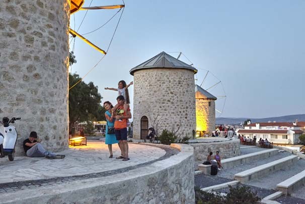 Çeşme'de adım atacak yer kalmadı...