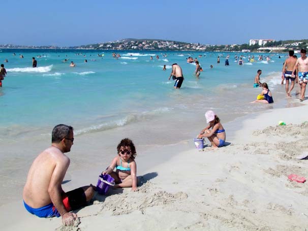 Çeşme'de adım atacak yer kalmadı...