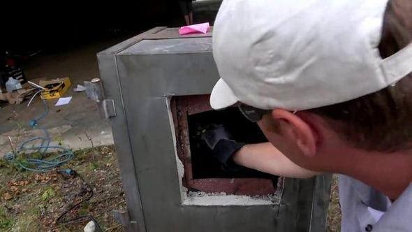 Arka bahçesinde gördüğü deliği kazdıktan sonra olanlar inanılmaz...