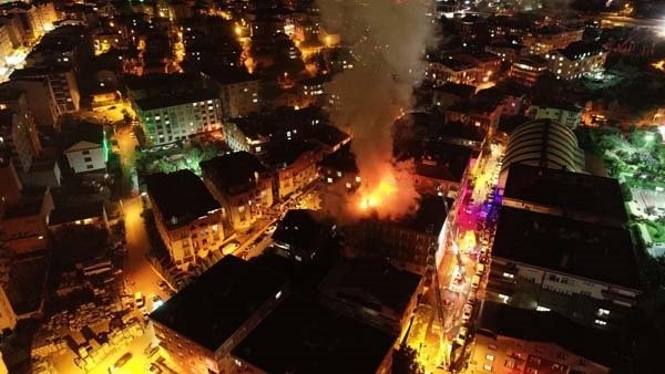 Gebze'deki yangını vatandaşlar gülerek izledi