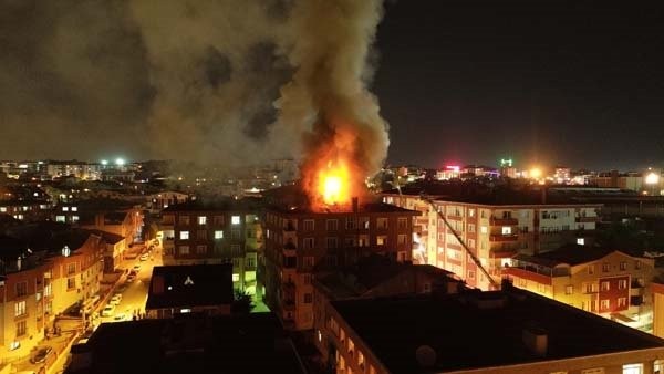 Gebze'deki yangını vatandaşlar gülerek izledi