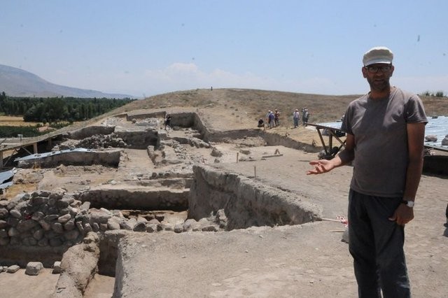 Kınık Höyük'te bir tapınak daha bulundu