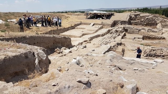 Kınık Höyük'te bir tapınak daha bulundu