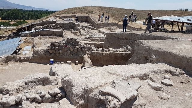 Kınık Höyük'te bir tapınak daha bulundu