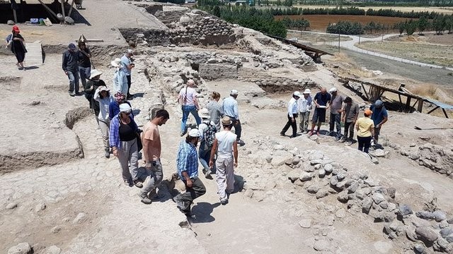 Kınık Höyük'te bir tapınak daha bulundu