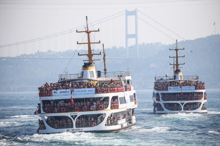 İstanbul'da kıtalararası yüzme yarışı tamamlandı