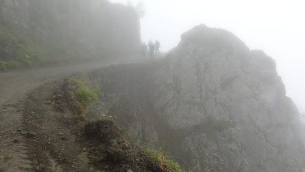 Trabzon'da dünyanın en tehlikeli yolunda doğa yürüyüşü