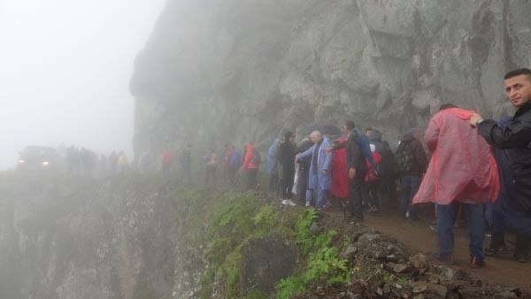 Trabzon'da dünyanın en tehlikeli yolunda doğa yürüyüşü