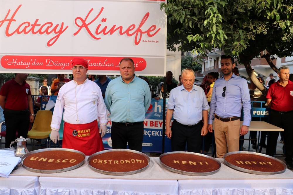 Hatay'da 79 metrelik künefe vatandaşlara dağıtıldı