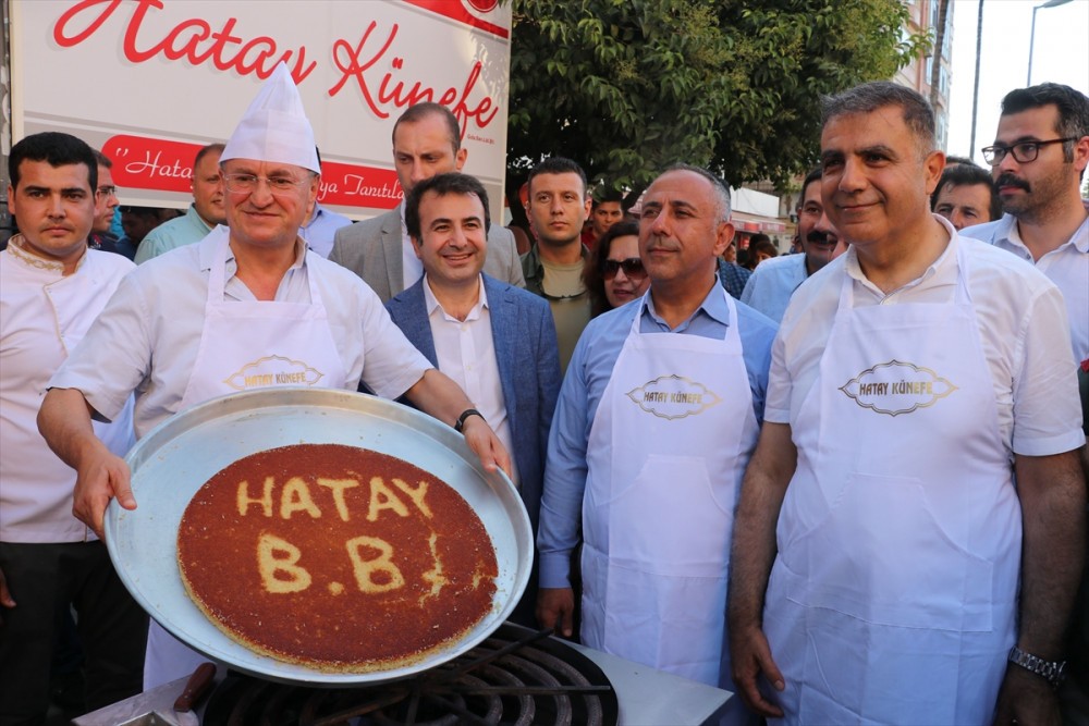 Hatay'da 79 metrelik künefe vatandaşlara dağıtıldı