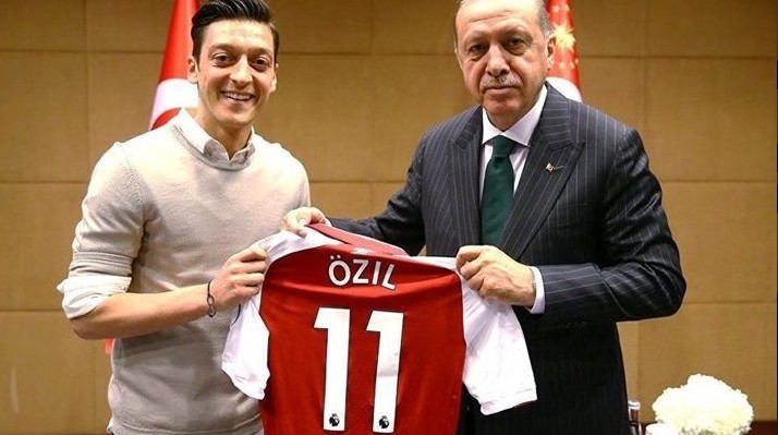 Mesut Özil'e Türkiye'den destek yağıyor!