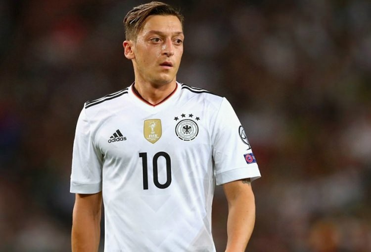 Mesut Özil'e Türkiye'den destek yağıyor!