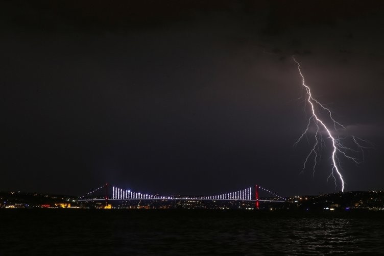 İstanbul'da dakikada 34 şimşek