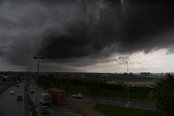 İstanbul'da gündüz geceye döndü 