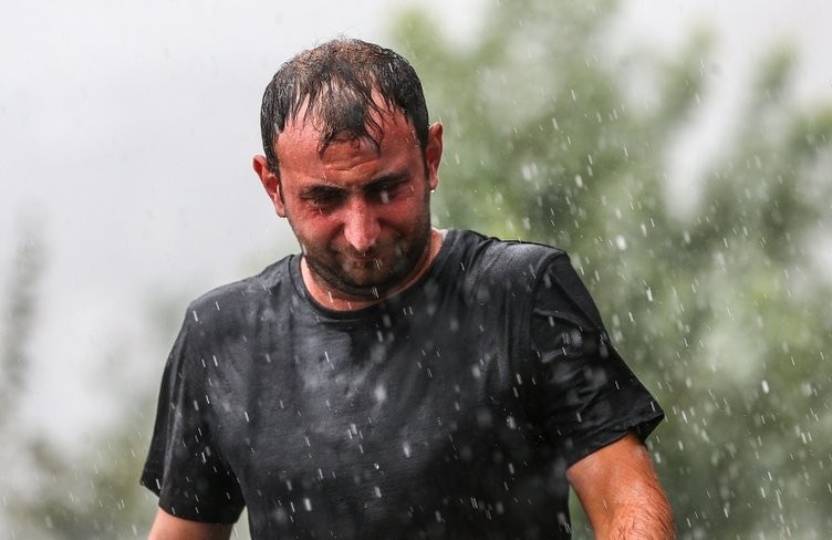 İstanbul'da gündüz geceye döndü 