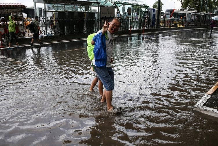 İstanbul'da gündüz geceye döndü 