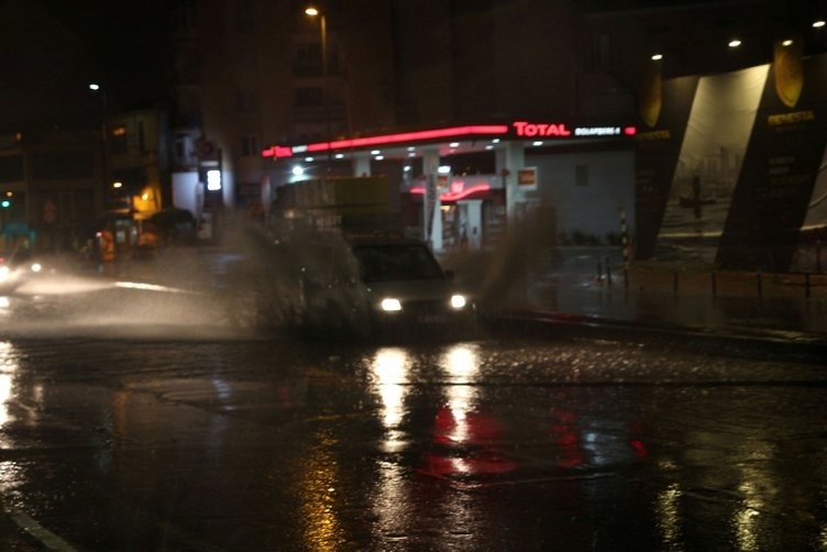 İstanbul'da gündüz geceye döndü 