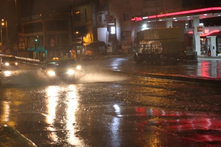 İstanbul'da gündüz geceye döndü 