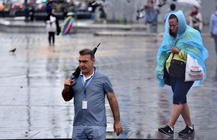 İstanbul'da gündüz geceye döndü 