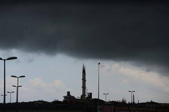 İstanbul'da gündüz geceye döndü 