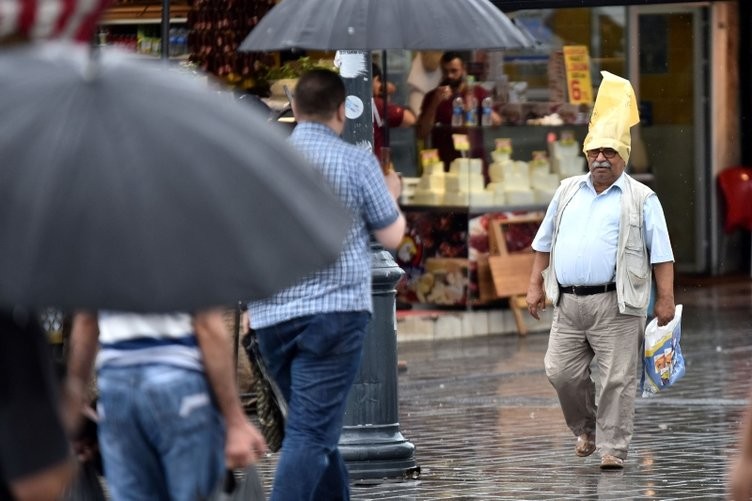 İstanbul'da gündüz geceye döndü 