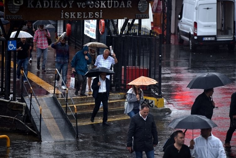 İstanbul'da gündüz geceye döndü 