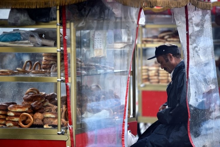 İstanbul'da gündüz geceye döndü 