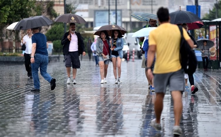 İstanbul'da gündüz geceye döndü 