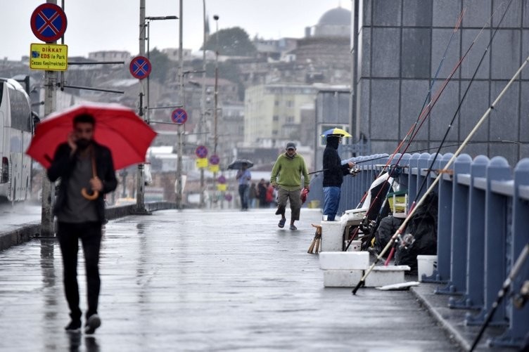 İstanbul'da gündüz geceye döndü 