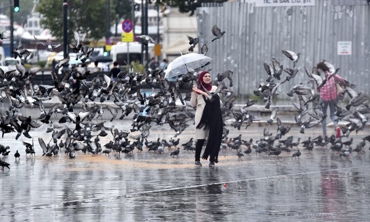 İstanbul'da gündüz geceye döndü 