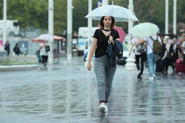 İstanbul'da gündüz geceye döndü 