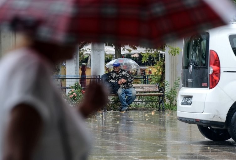 İstanbul'da gündüz geceye döndü 