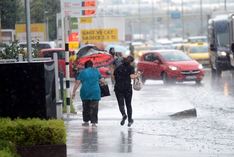 İstanbul'da gündüz geceye döndü 