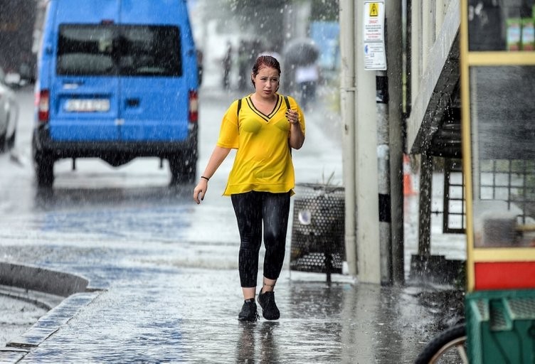 İstanbul'da gündüz geceye döndü 