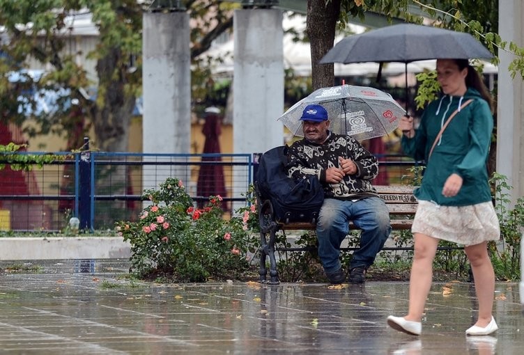 İstanbul'da gündüz geceye döndü 