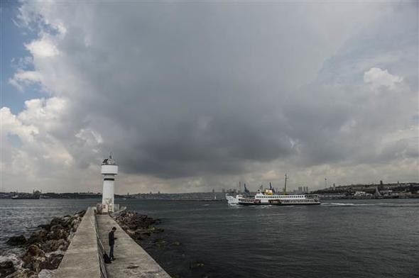 İstanbul'u sağanak vurdu! Araçlar suya gömüldü