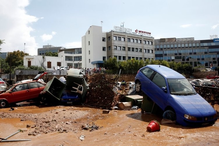 Yunanistan şimdi de sel ile boğuşuyor